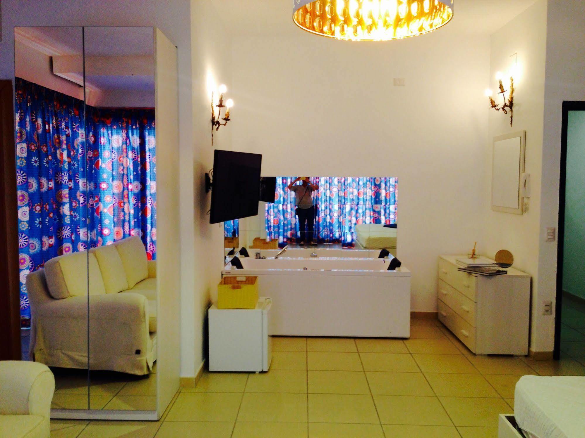 Marina Resart Rooms & Suite Nápoles Exterior foto